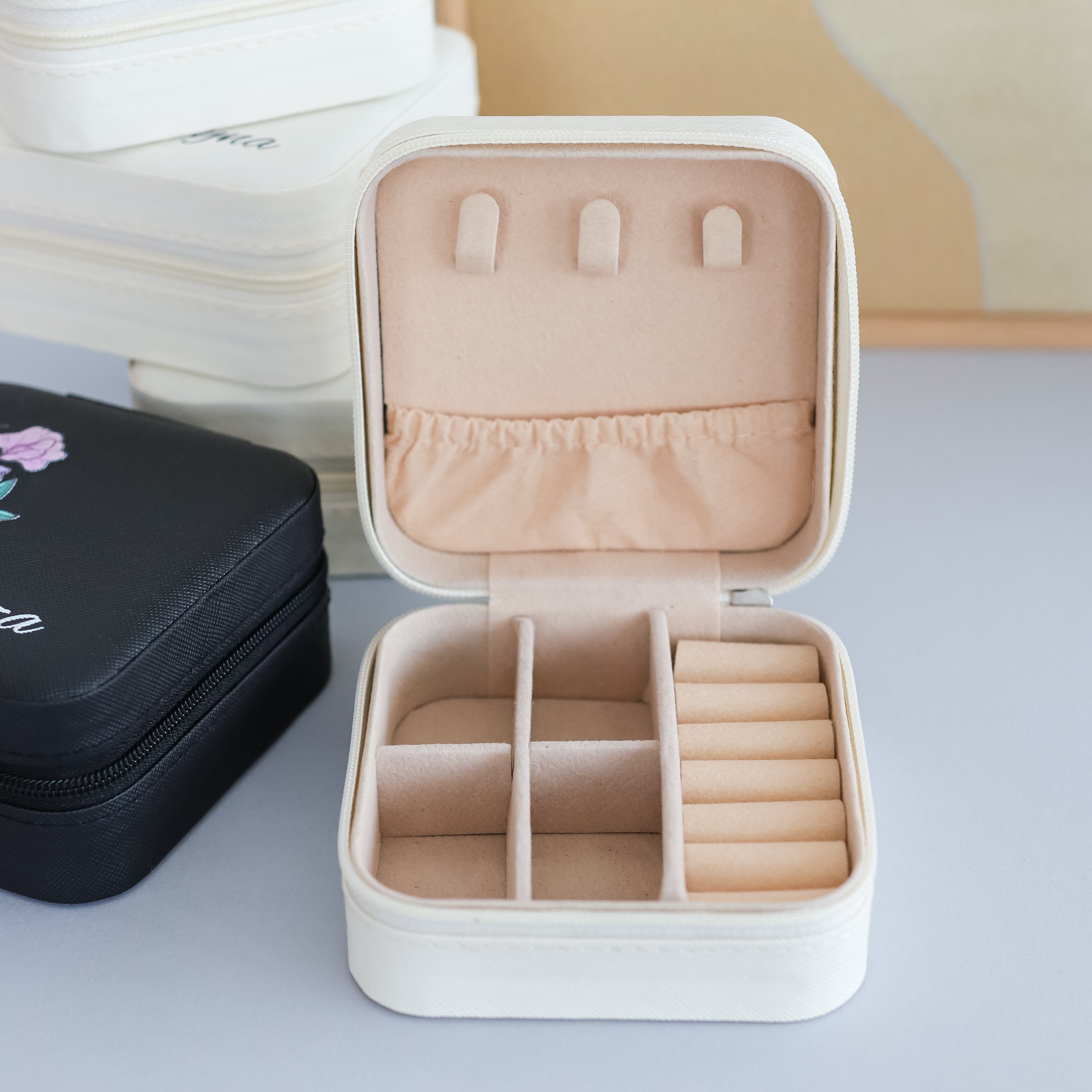 Personalized Travel Jewelry Box with Birth Flower Design – Custom Jewelry Organizer Case