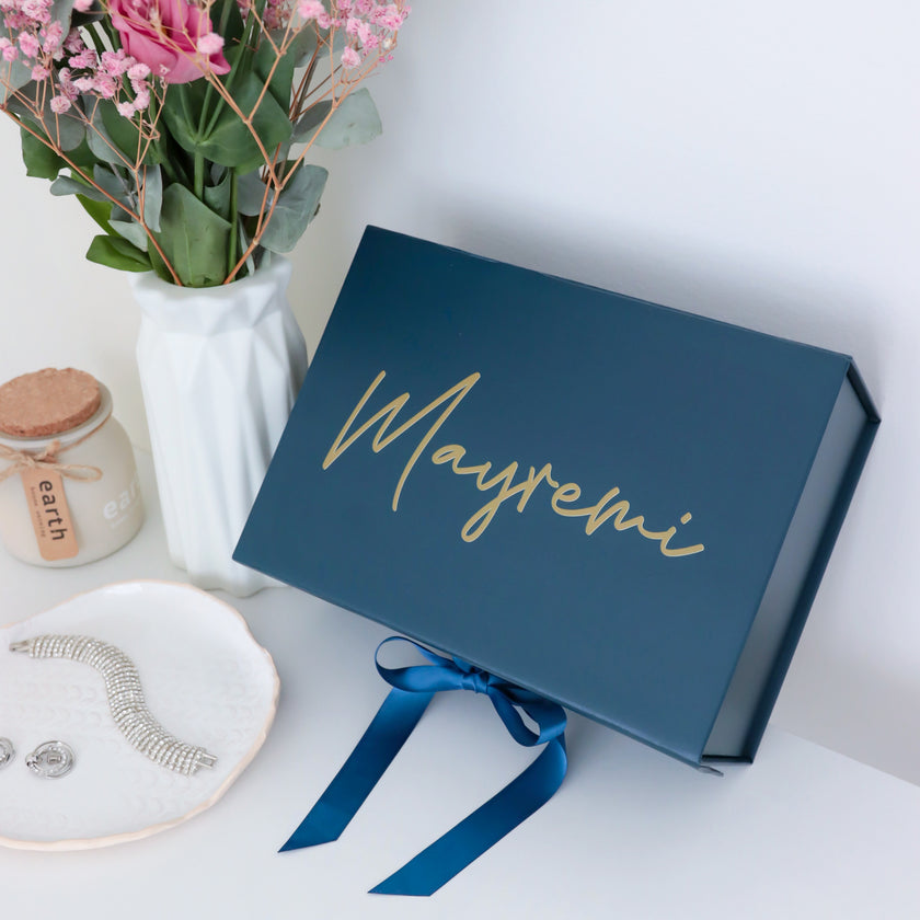 Elegant Gift Box – Magnetic Closure with Ribbon & Crinkle Paper for Bridesmaids
