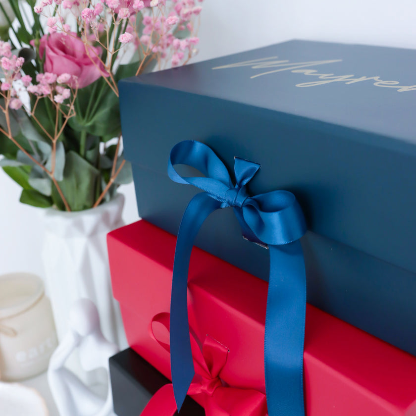 Elegant Gift Box – Magnetic Closure with Ribbon & Crinkle Paper for Bridesmaids